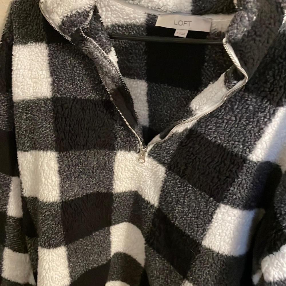 Pullover sweater